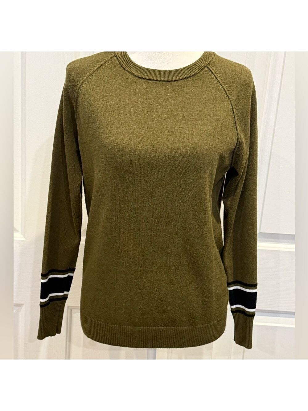 Sweater Olive Green Lightweight Knit Striped Cuff Crewneck Casual Cozy Pullover - Picture 2 of 8